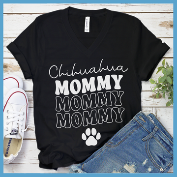 Chihuahua MommyV-Neck